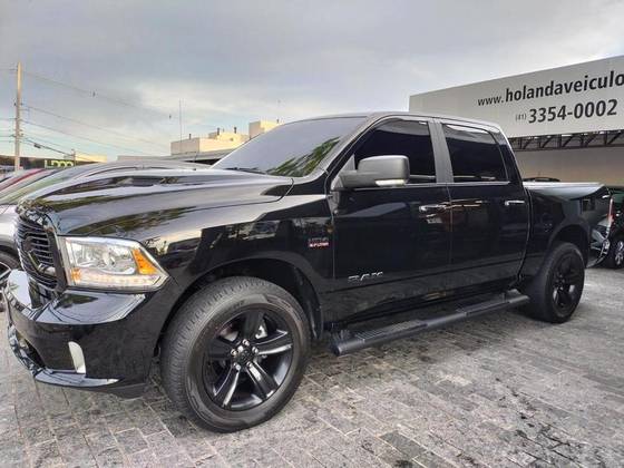 RAM CLASSIC 5.7 V8 GASOLINA LARAMIE CD 4X4 AUTOMÁTICO